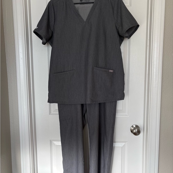 Figs Scrub Set - Heather GrayTechnical V-Neck Top with Pants - Picture 11 of 12